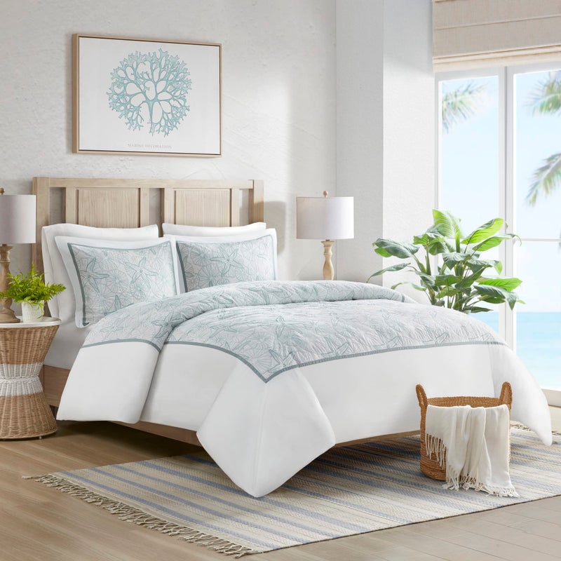 Harbor House غطاء لحاف هاربر هاوس 100% قطن، مزين بأصداف بحرية ونجوم البحر - مجموعة أغطية لحاف خفيفة الوزن، خليج مايا أبيض أزرق كينغ/كال كينغ (106"x90") 3 قطع - Image 1